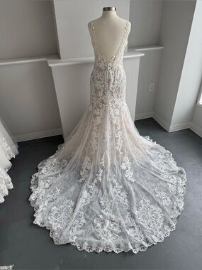 Essense of Australia D2548 + Veil | Unaltered Size 6 | NWOT | Solid Ivory